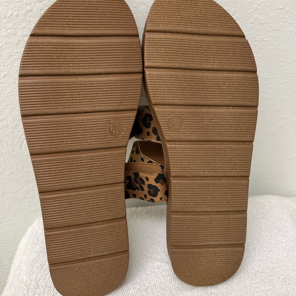 Leopard Print Slide Sandals - Picture 6 of 6